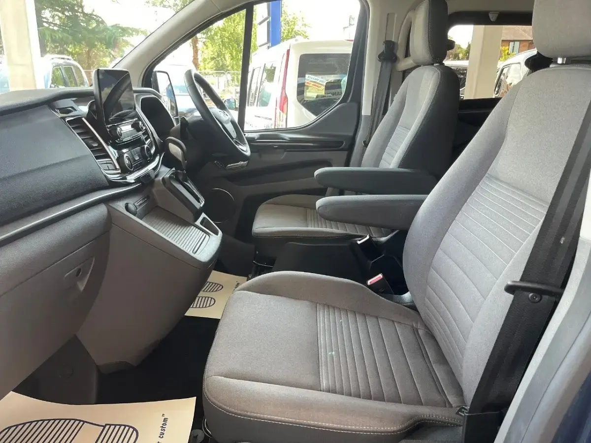 Used Ford Tourneo Custom Titanium 130 HP (95 kW) 2023 Blue Van