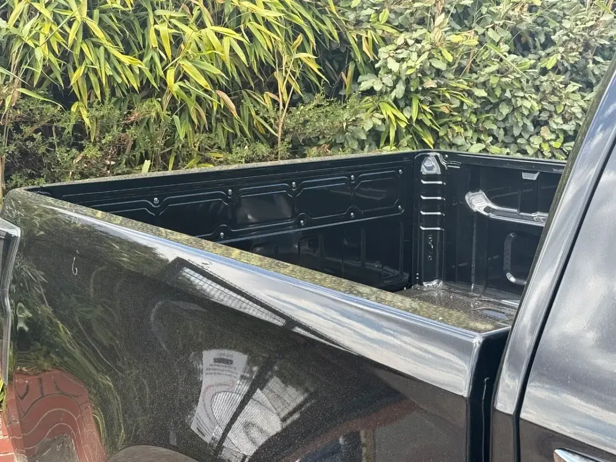 New Isuzu D-Max 2026 Black Pickup