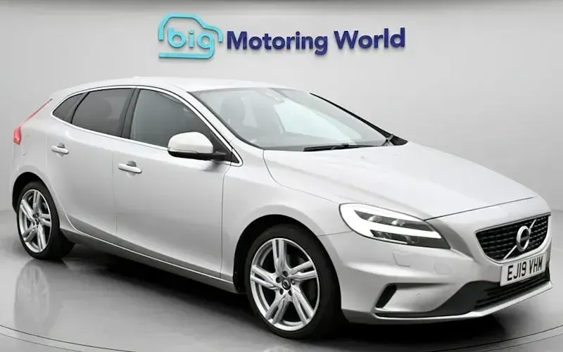 Used Volvo V40 R-Design 122 HP (89 kW) 2019 Hatchback