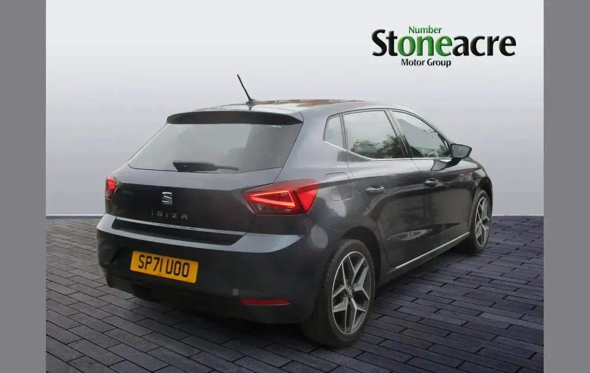 Usado Seat Ibiza XCELLENCE 108 HP (79 kW) 2021 Cinzento Citadino