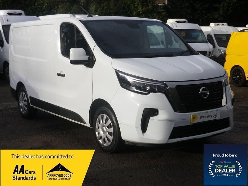 White Used 2022 Nissan Primastar Acenta MPV | £15,995 (Good price) - Image 1/2