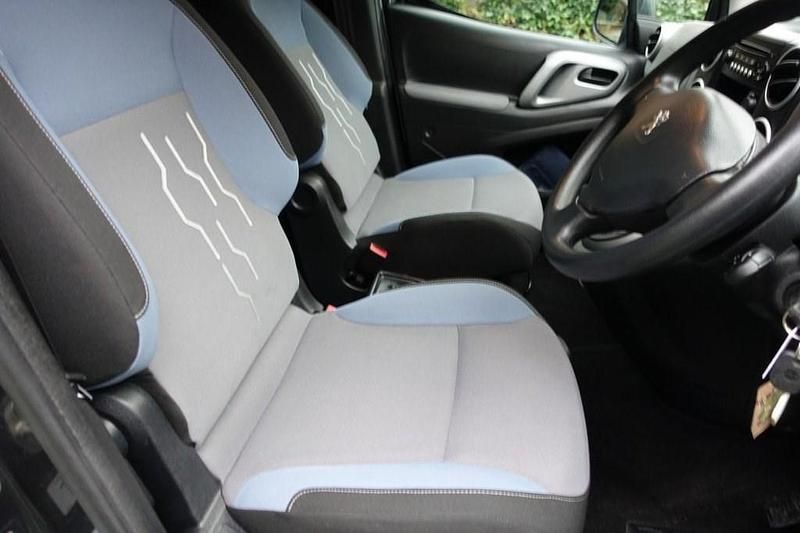 Usado Peugeot Partner 75 HP (55 kW) 2016 Cinzento Monovolume