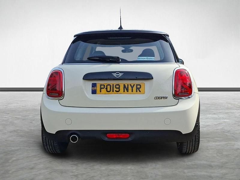 Używany Mini Cooper Classic 134 KM (98 kW) 2019 Biały Hatchback