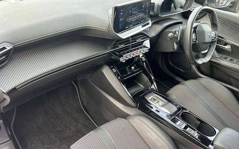 Usado Peugeot 2008 GT 131 HP (96 kW) 2023 Branco SUV