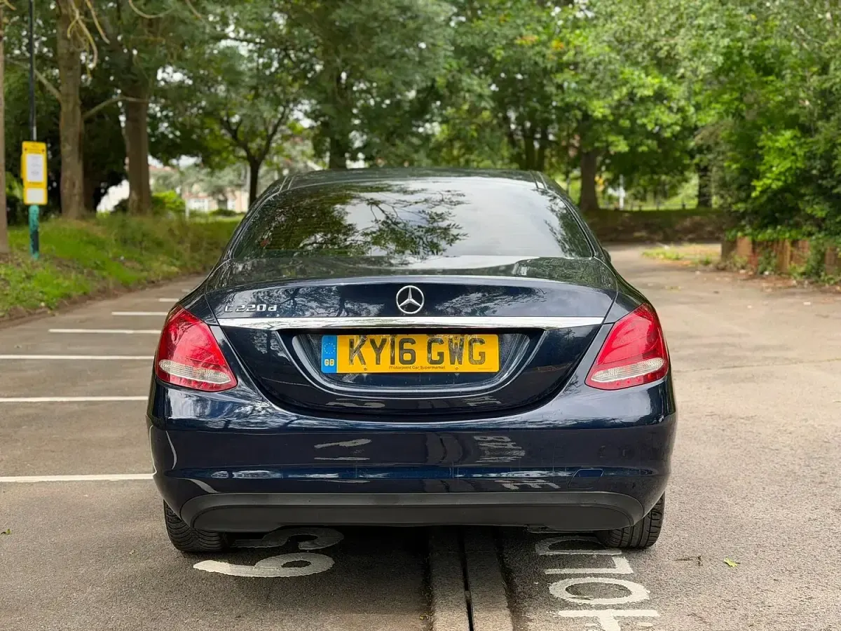 Used Mercedes C220 SE 2016 Blue Sedan