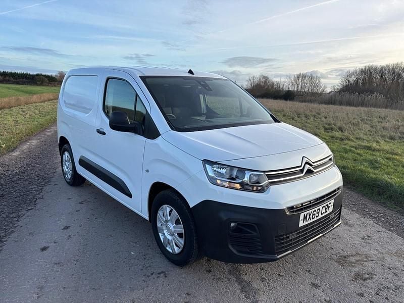 Used Citroën Berlingo 100 HP (73 kW) 2020 White MPV