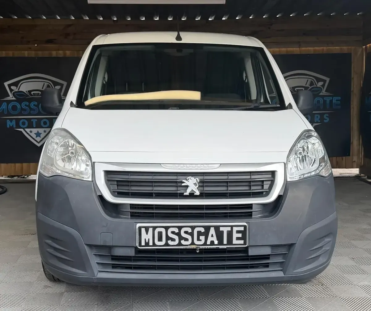 Used Peugeot Partner 98 HP (72 kW) 2018 White