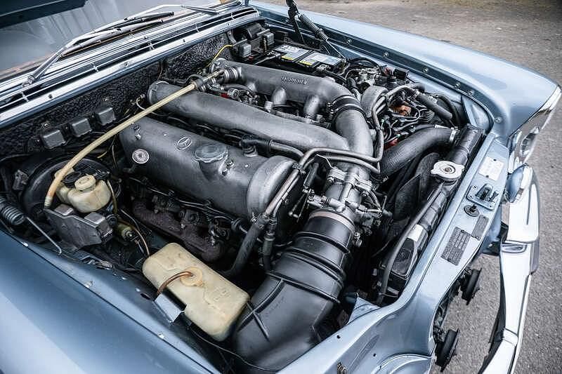 Used Mercedes 300 250 HP (183 kW) 1971 Silver/blue