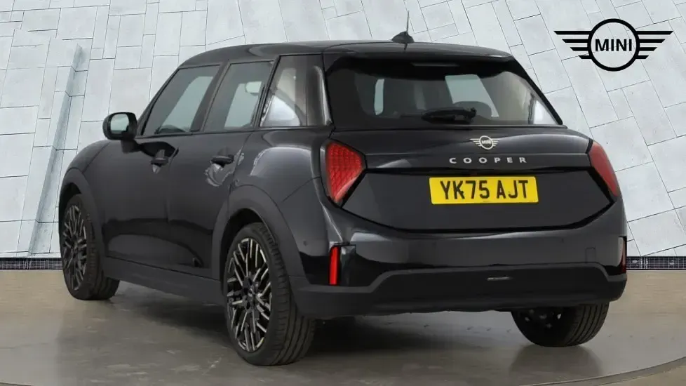 Used Mini Cooper Hatch 114 kW (156 HP) 2026 Black Hatchback