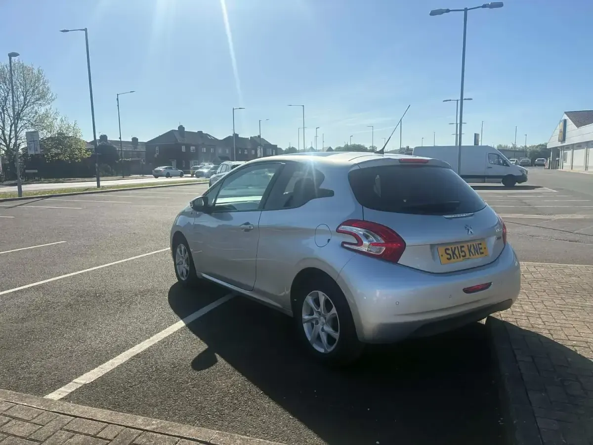 Used Peugeot 208 Style 2015 Silver Hatchback