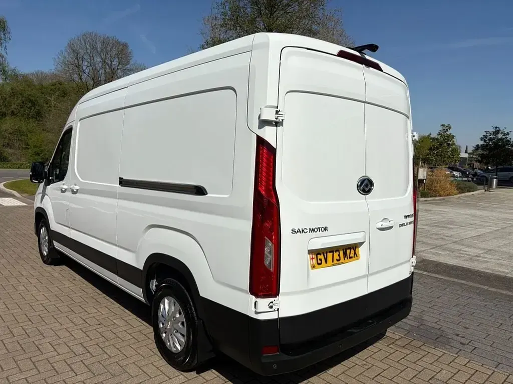 Begagnad Maxus V90 150 HK (110 kW) 2023 Vit Van
