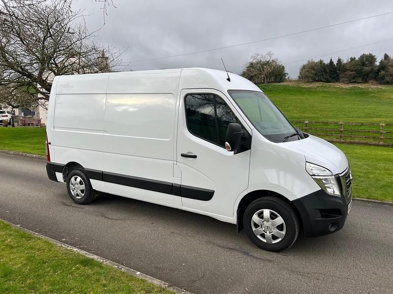 Used Nissan Interstar Tekna 150 HP (110 kW) 2023 White Van
