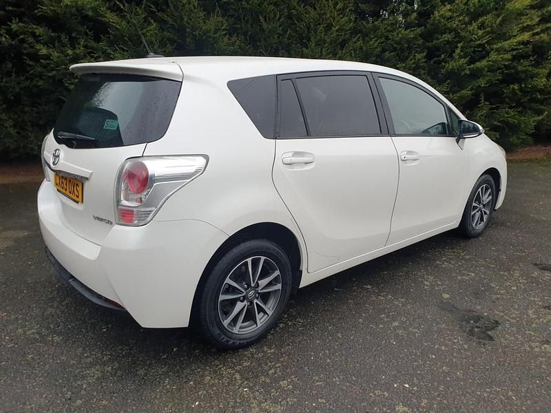 Used Toyota Verso 2013 White MPV