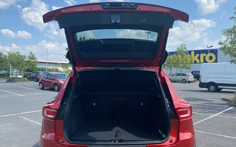 Used Volvo XC40 Ultimate 197 HP (144 kW) 2024 Red SUV