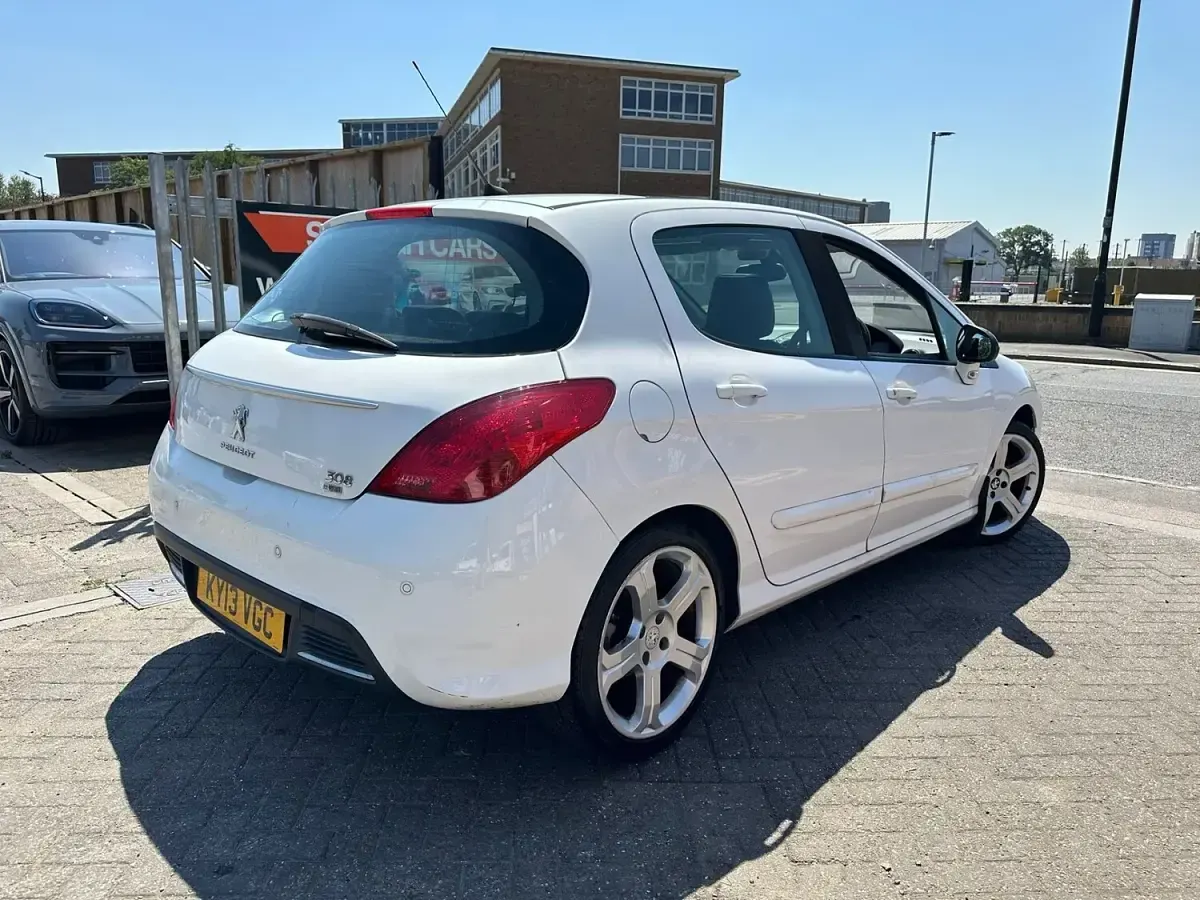 Used Peugeot 308 Allure 2013 White Hatchback