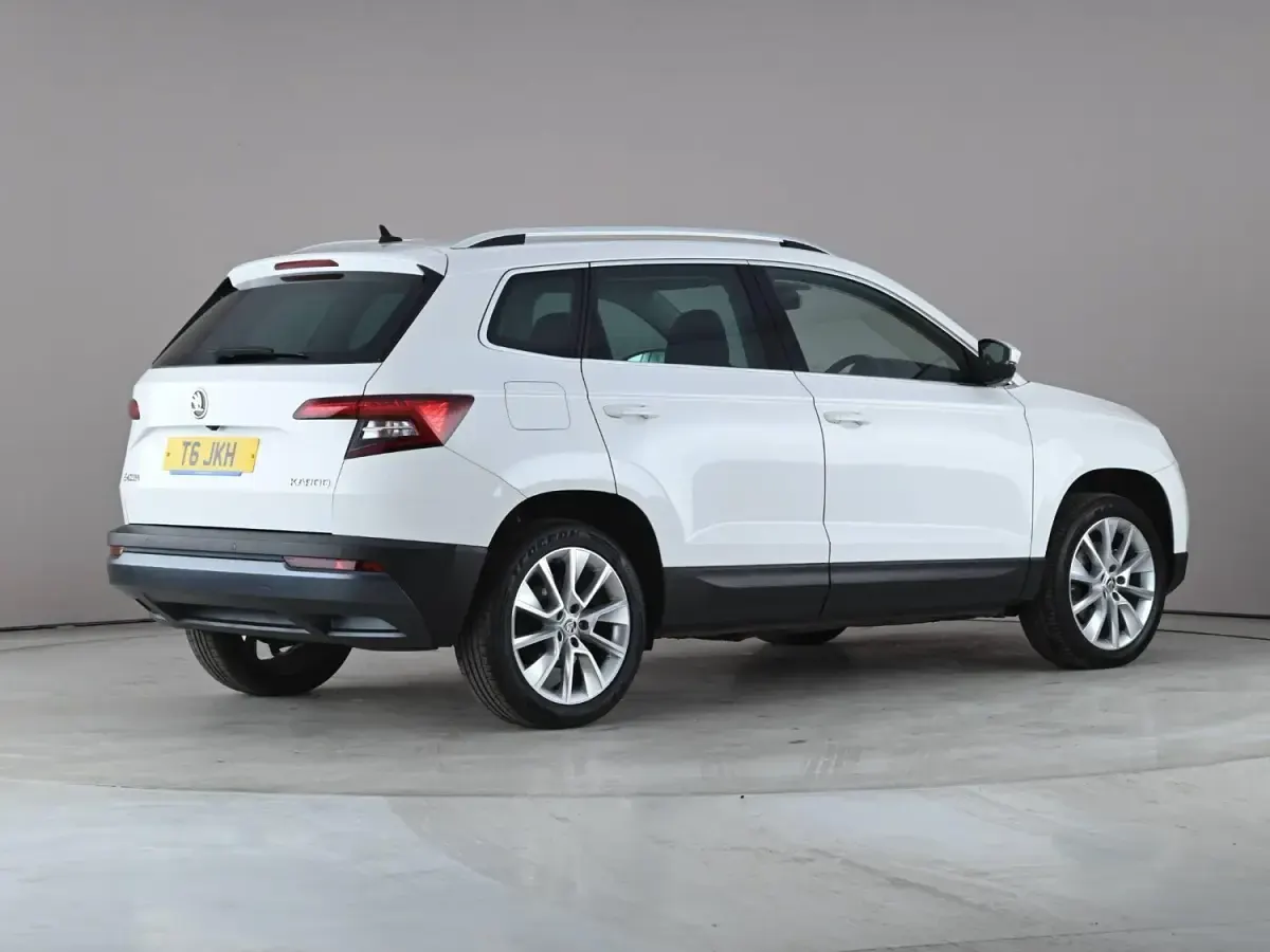 Używany Skoda Karoq SE L 150 KM (110 kW) 2018 Biały SUV