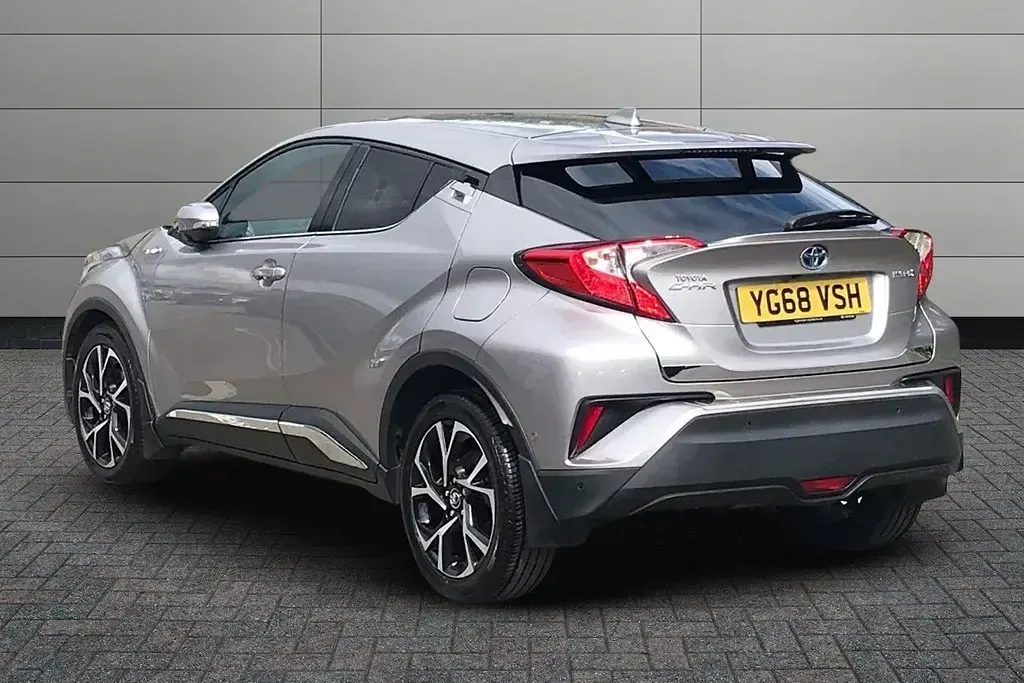 Second-hand Toyota C-HR Design 122 CP (89 kW) 2019 Argintiu SUV