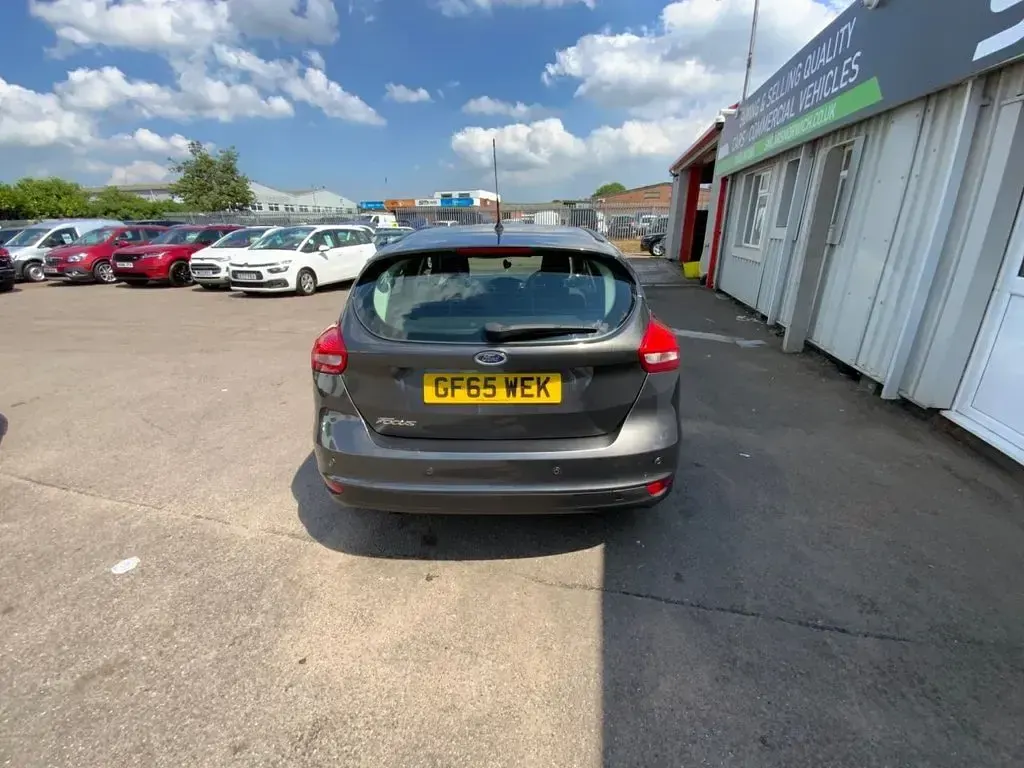 Used Ford Focus Titanium 120 HP (88 kW) 2015 Grey Hatchback
