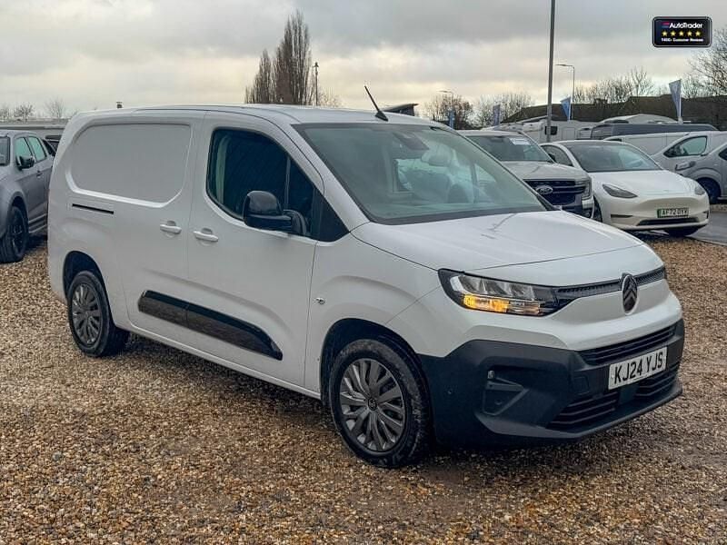 Used Citroën Berlingo 100 HP (73 kW) 2024 White MPV