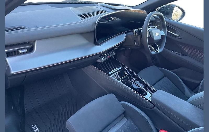 Used Audi Q3 Advanced 267 HP (196 kW) 2025 White SUV