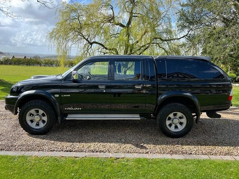 Used Mitsubishi L200 113 HP (83 kW) 2006 Black Pickup