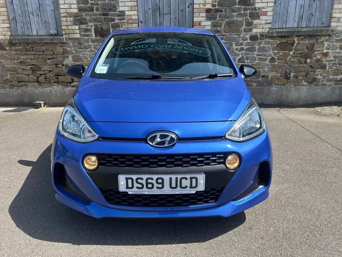 Used Hyundai i10 100 HP (73 kW) 2019 Blue Hatchback