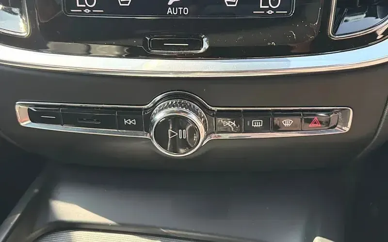 Used Volvo S60 R-Design 250 HP (183 kW) 2019 Red Sedan