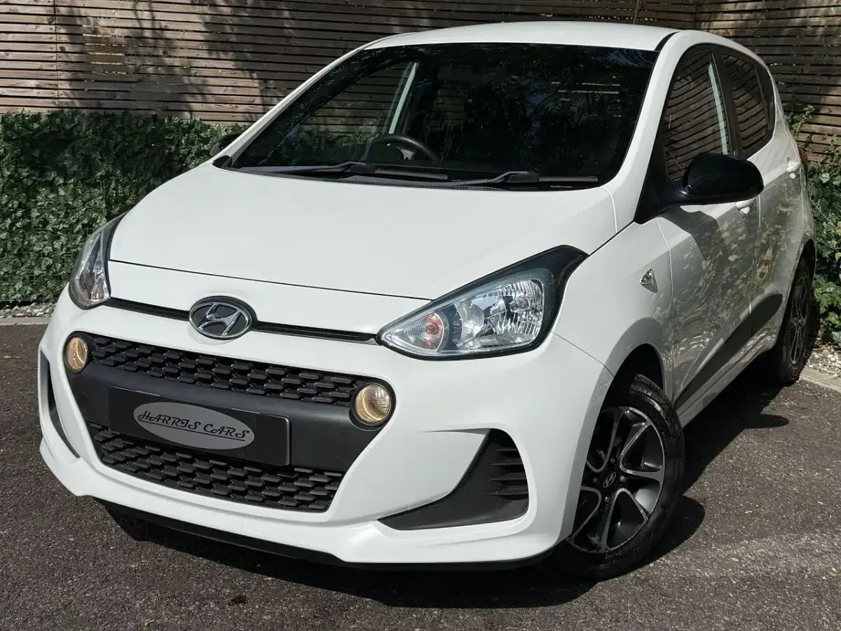 Used Hyundai i10 GO! 67 HP (49 kW) 2018 White Hatchback
