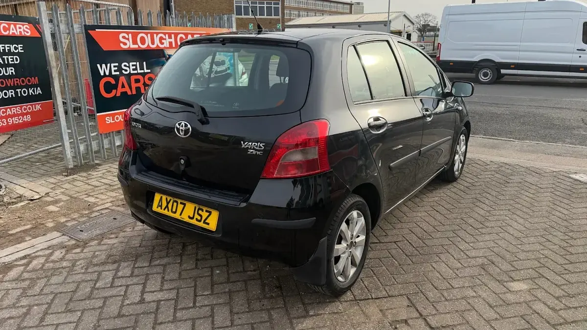 Used Toyota Yaris 87 HP (63 kW) 2007 Black Hatchback