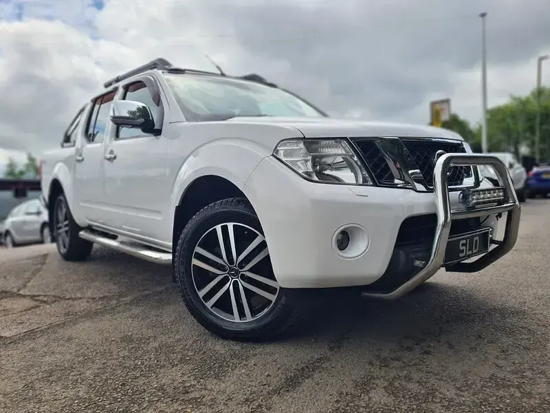 Used Nissan Navara Tekna 190 HP (139 kW) 2014 White Pickup