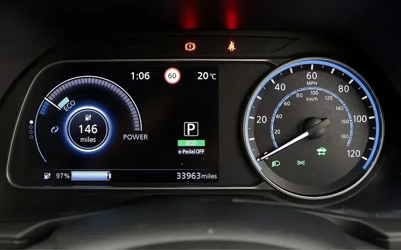 Used Nissan Leaf N-Connecta 110 kW (150 HP) 2022 Red Hatchback