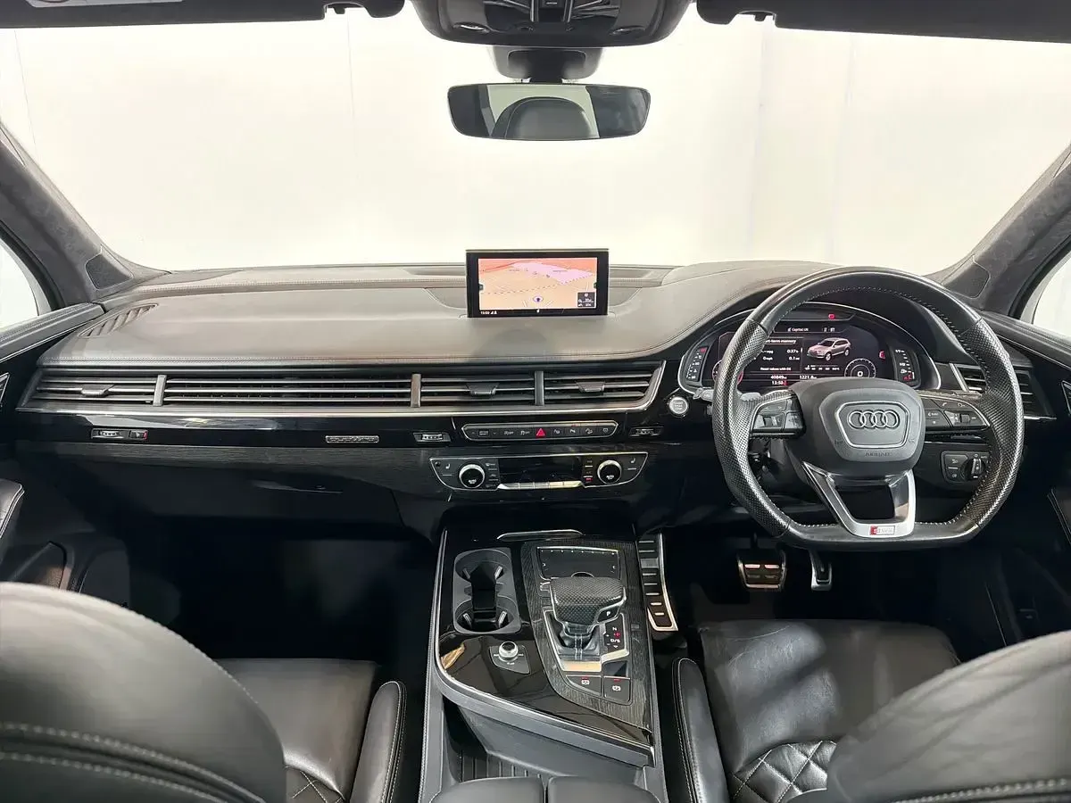 Used Audi Q7 Advanced 2019 White SUV