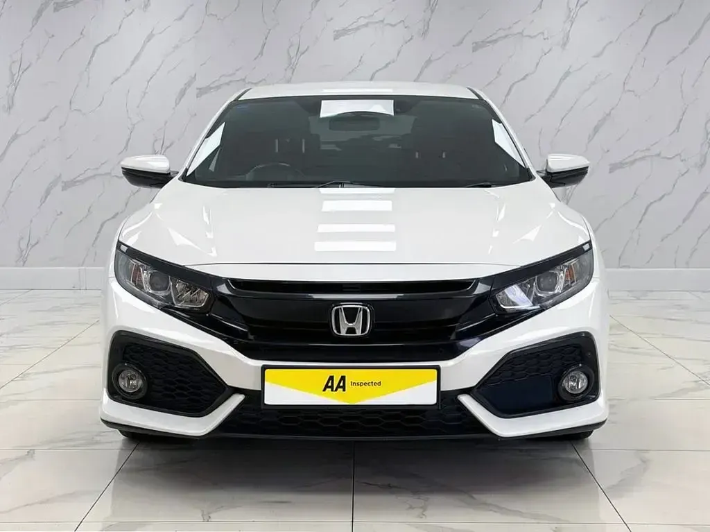 Begagnad Honda Civic SR 126 HK (92 kW) 2018 Vit Halvkombi