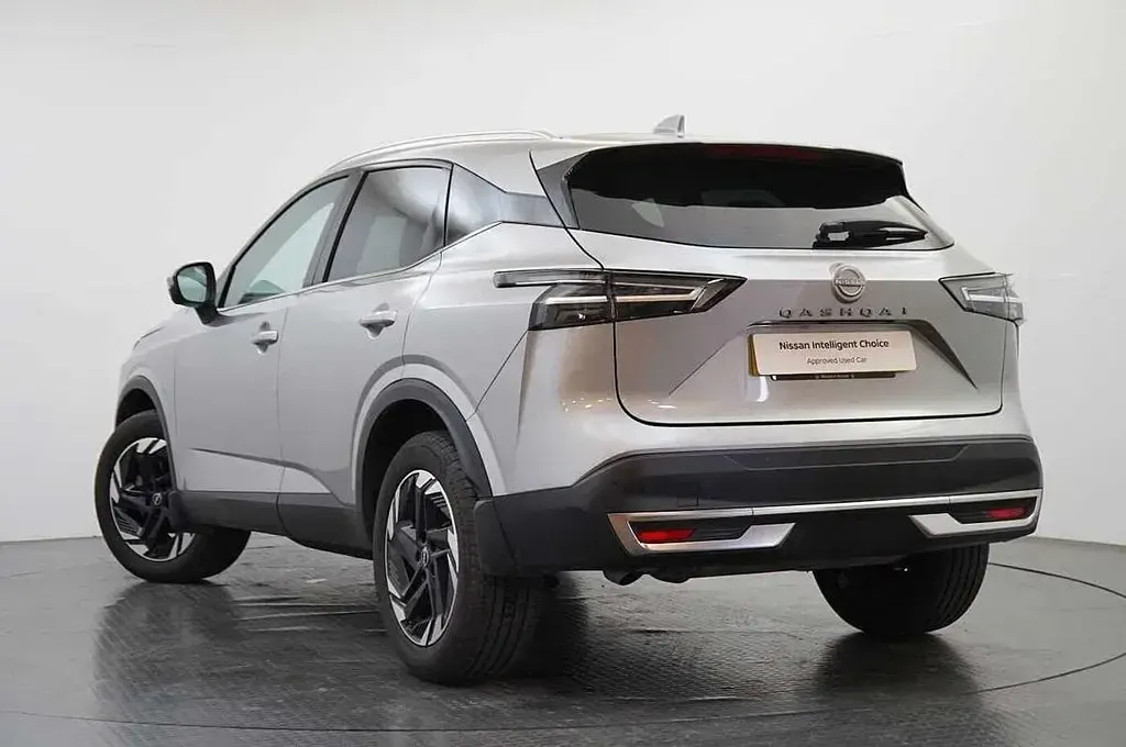 Used Nissan Qashqai N-Connecta 138 HP (101 kW) 2025 Silver SUV