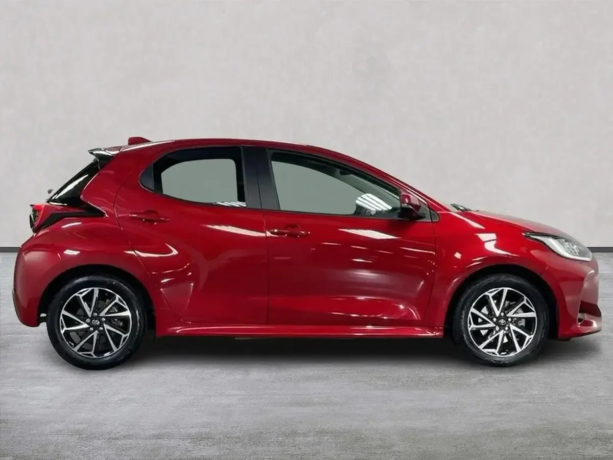 Used Toyota Yaris Design 116 HP (85 kW) 2024 Red Hatchback