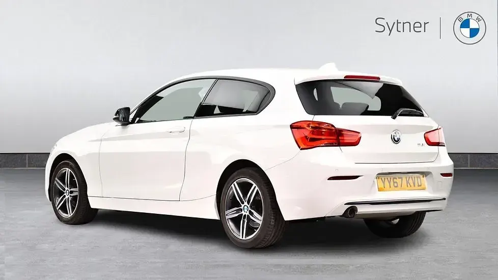 Used BMW 118 Sport Line 134 HP (98 kW) 2017 White Hatchback