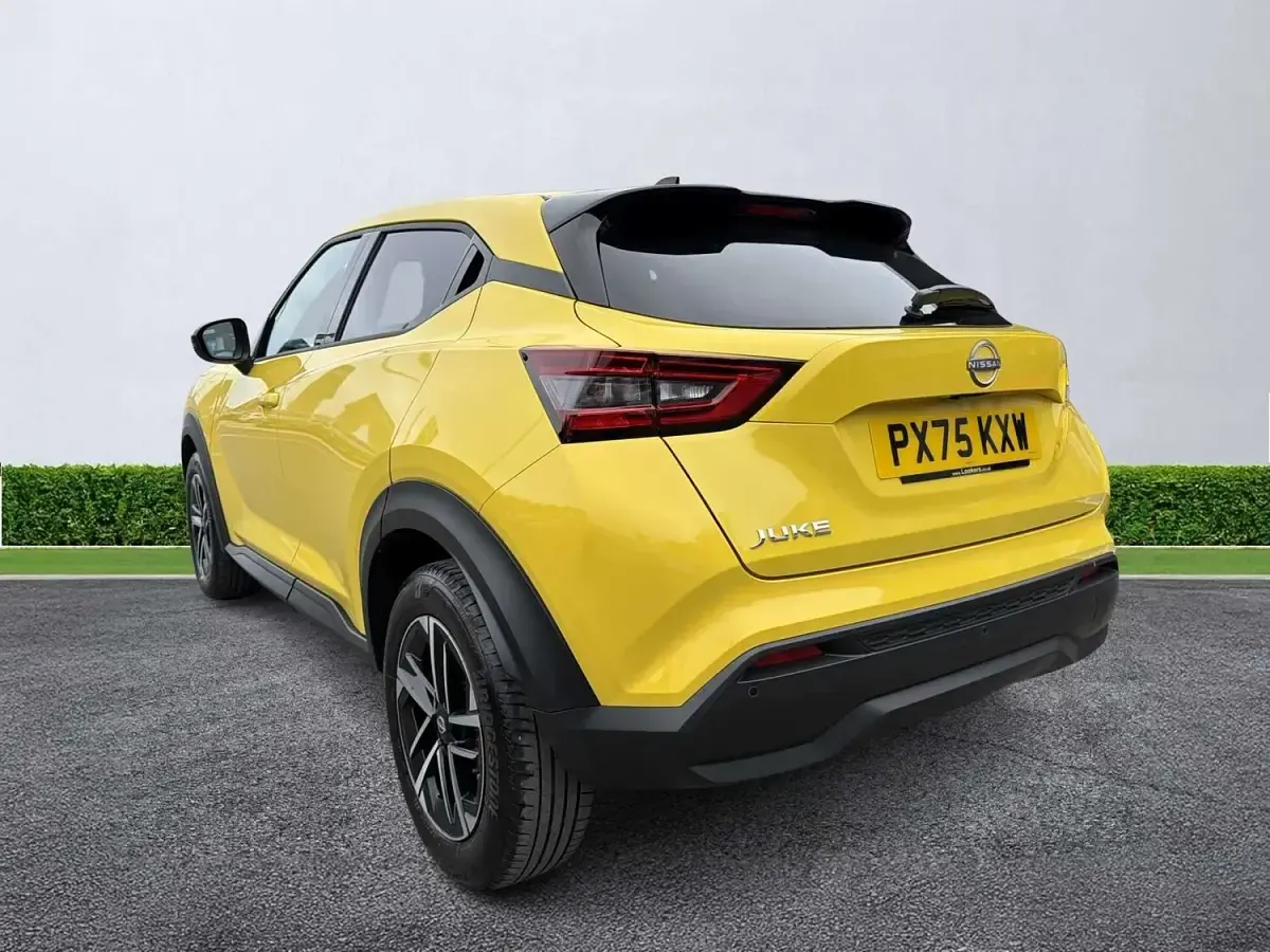 Used Nissan Juke N-Connecta 114 HP (83 kW) 2025 Yellow SUV