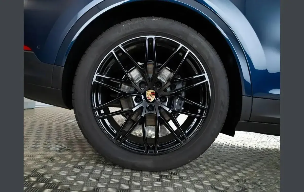 Used Porsche Cayenne 348 HP (255 kW) 2025 Blue SUV