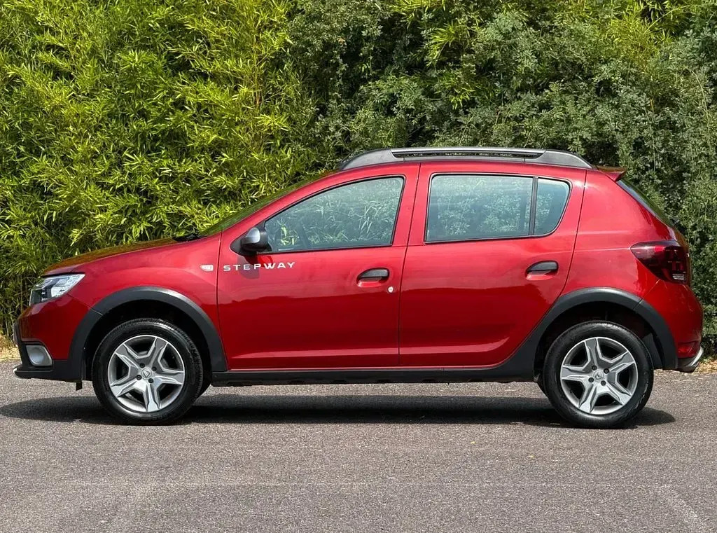 Used Dacia Sandero Comfort 90 HP (66 kW) 2020 Red Hatchback