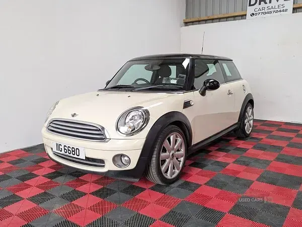 Used Mini Cooper Hatch 2010 White Hatchback