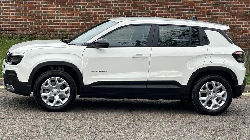 Used Jeep Avenger EV Altitude 113 kW (154 HP) 2024 White SUV