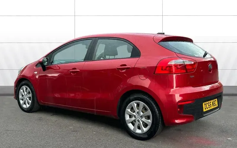 Used Kia Rio 86 HP (63 kW) 2016 Red Hatchback