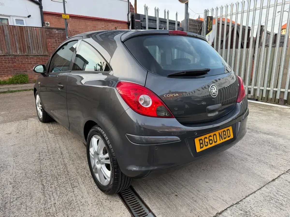 Używany Vauxhall Corsa 100 KM (73 kW) 2010 Szary Hatchback