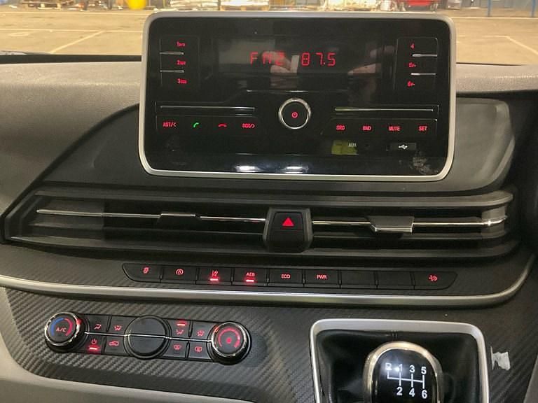 Used Maxus V90 150 HP (110 kW) 2022 White Van