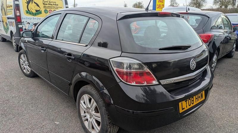 Second-hand Vauxhall Astra Design Edition 138 CP (101 kW) 2008 Negru Hatchback