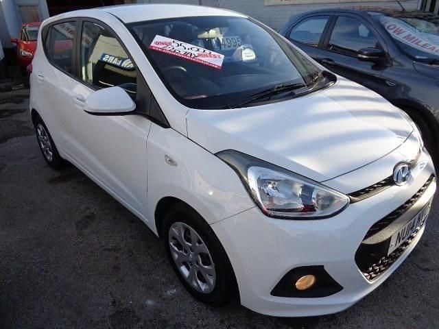 Used Hyundai i10 SE 67 HP (49 kW) 2014 White Hatchback
