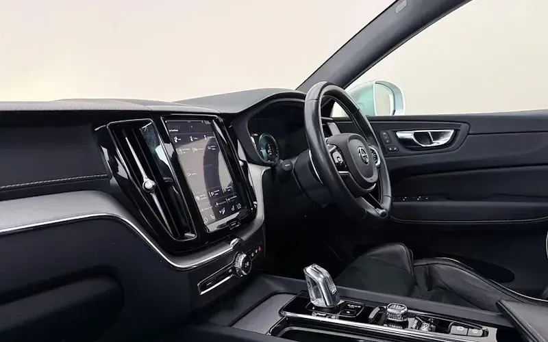 Used Volvo XC60 R-Design Pro 390 HP (286 kW) 2019 Black SUV
