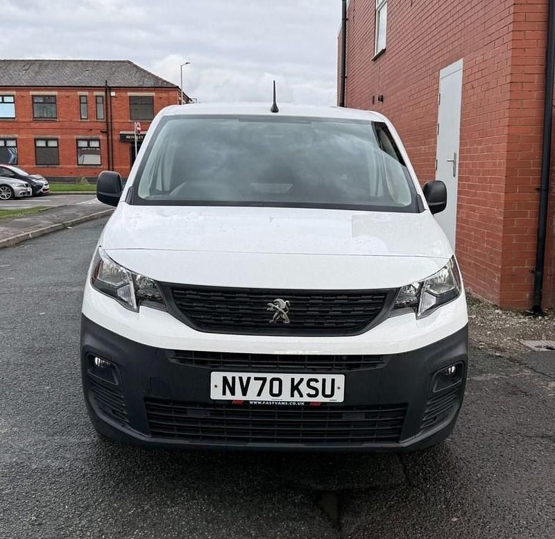 Used Peugeot Partner 100 HP (73 kW) 2021 White MPV