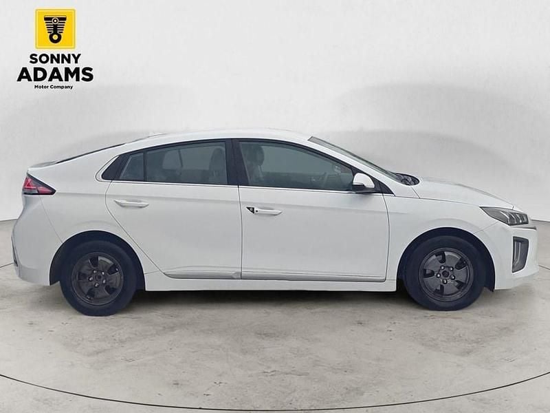 Used Hyundai Ioniq Premium 141 HP (103 kW) 2022 White Hatchback