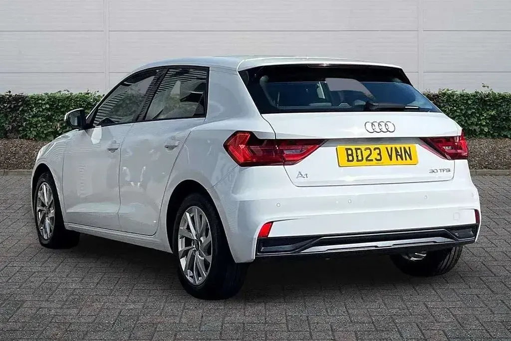 Usado Audi A1 Sport 108 HP (79 kW) 2023 Branco SUV